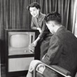 foto: El primer televisor eléctrico Mitsubishi (modelo 101K-17), lanzado en 1953.